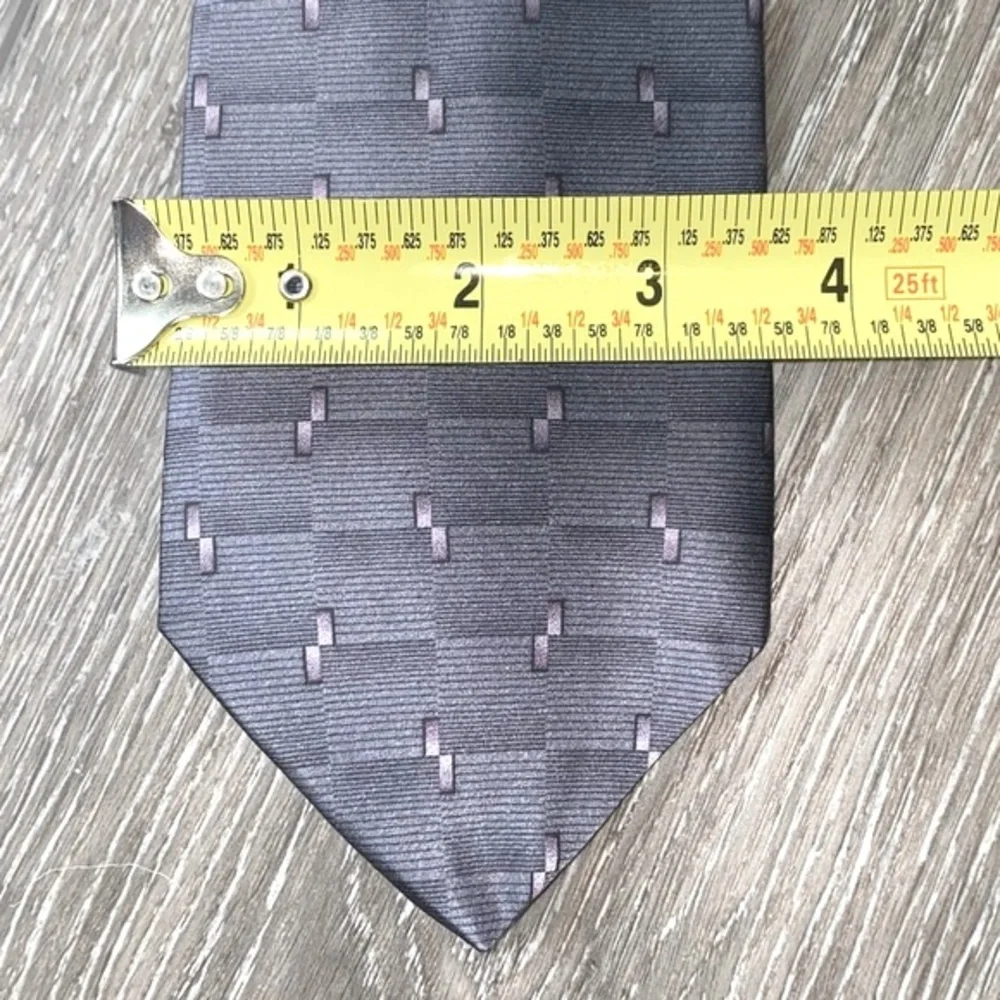 VAN HEUSEN Necktie Men’s Tie Gray With Small Purple Rectangle Detail 100% Silk